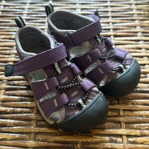 Toddler Keens in Purple/Black